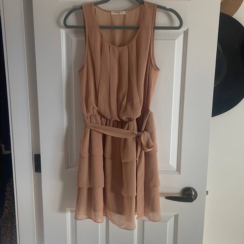 Annabelle size M beige dress